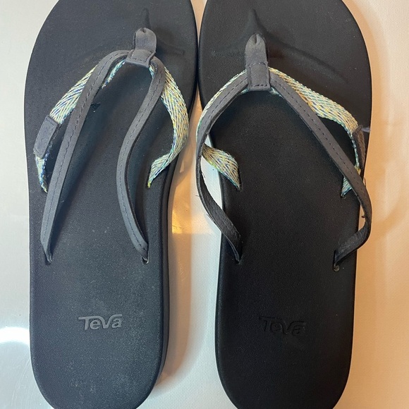 Teva Black Sandals with Green Highlights size 9 women’s EUC - Picture 3 of 6
